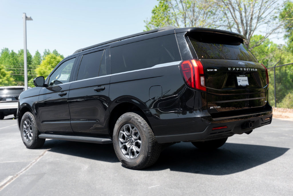 Used 2025 Ford Expedition Max Active RWD image 9