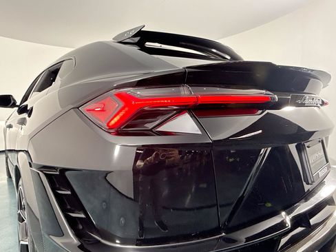 Used 2023 Lamborghini Urus Performante AWD/4WD image 45