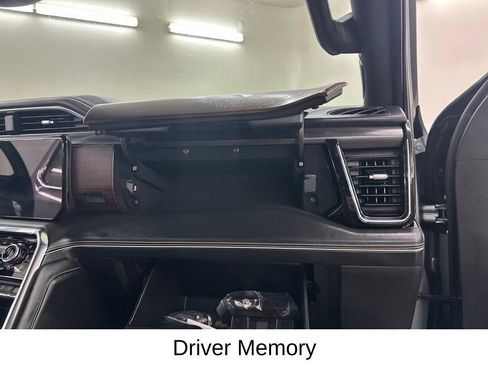 Used 2025 GMC Sierra 1500 Denali Ultimate AWD/4WD image 25