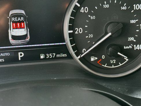 Used 2023 Nissan Rogue S AWD/4WD image 19