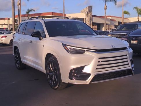 New 2026 Lexus TX 500h AWD image 3