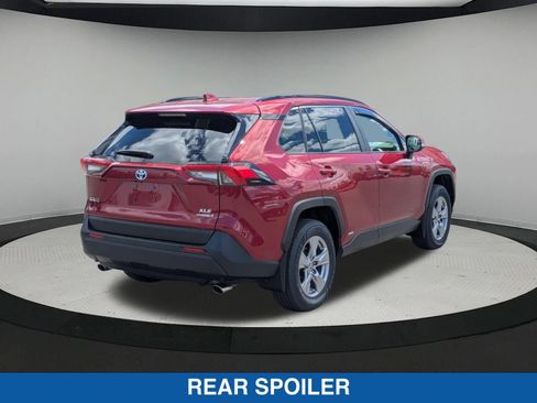 Used 2022 Toyota RAV4 XLE w/ Convenience Package AWD/4WD image 4