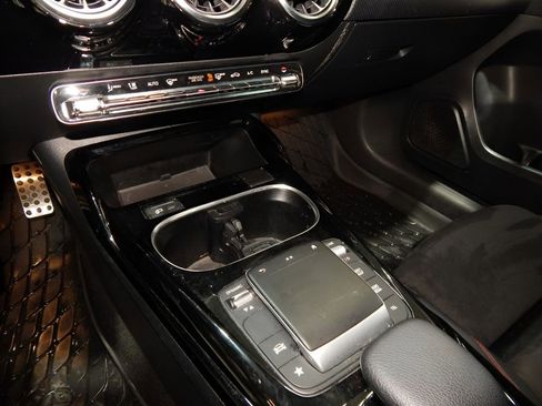 Used 2021 Mercedes-Benz A 35 AMG 4MATIC image 27
