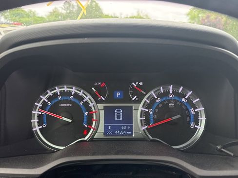 Used 2016 Toyota 4Runner Limited AWD/4WD image 10