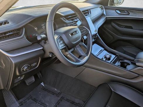 Used 2025 Jeep Grand Cherokee Limited w/ Luxury Tech Group II image 10