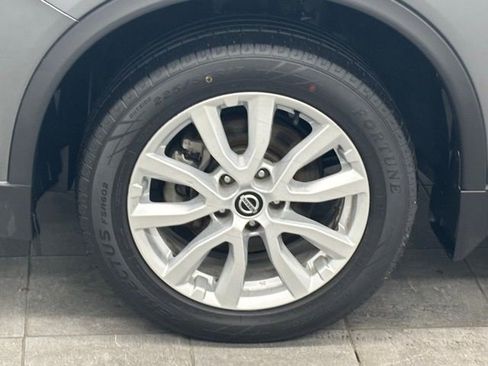 Used 2018 Nissan Rogue SV w/ Sun & Sound Touring Package image 6