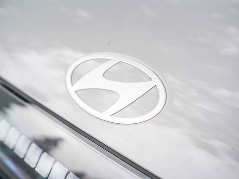 New 2026 Hyundai Ioniq 9 SEL image 16