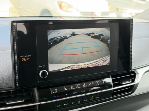Certified 2025 Toyota Sienna LE FWD image 24