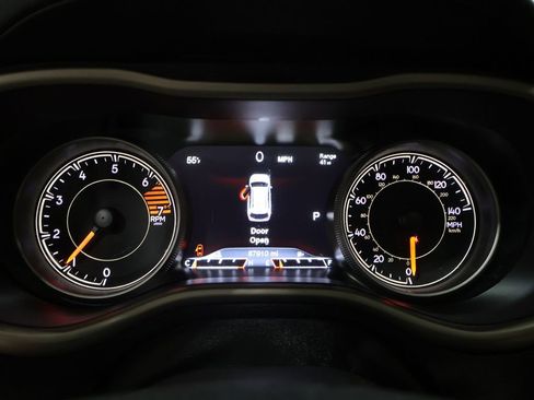 Used 2017 Jeep Cherokee Limited w/ Luxury Group image 39