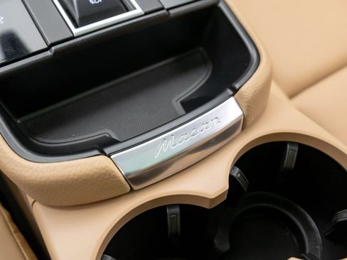 Certified 2022 Porsche Macan S image 29