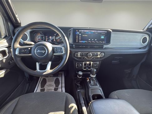 Used 2024 Jeep Wrangler Unlimited Sahara AWD/4WD image 9