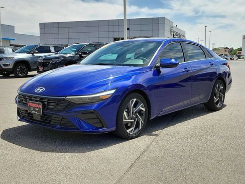 Used 2025 Hyundai Elantra SEL FWD image 6