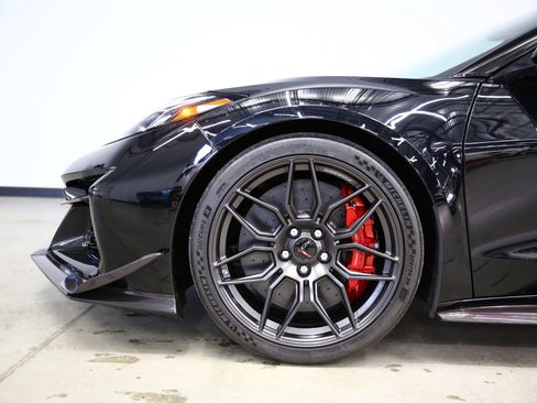 Used 2024 Chevrolet Corvette Z06 w/ Z07 Performance Package RWD image 8