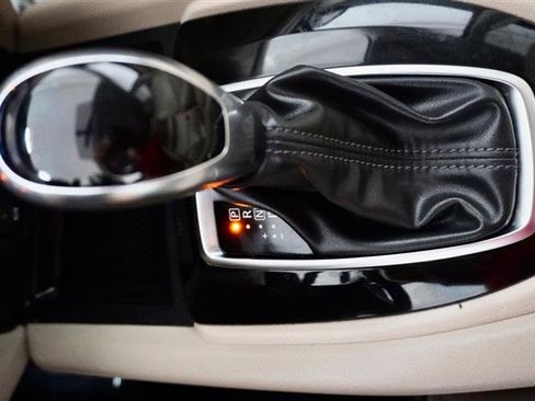 Used 2017 Nissan Rogue SV image 23