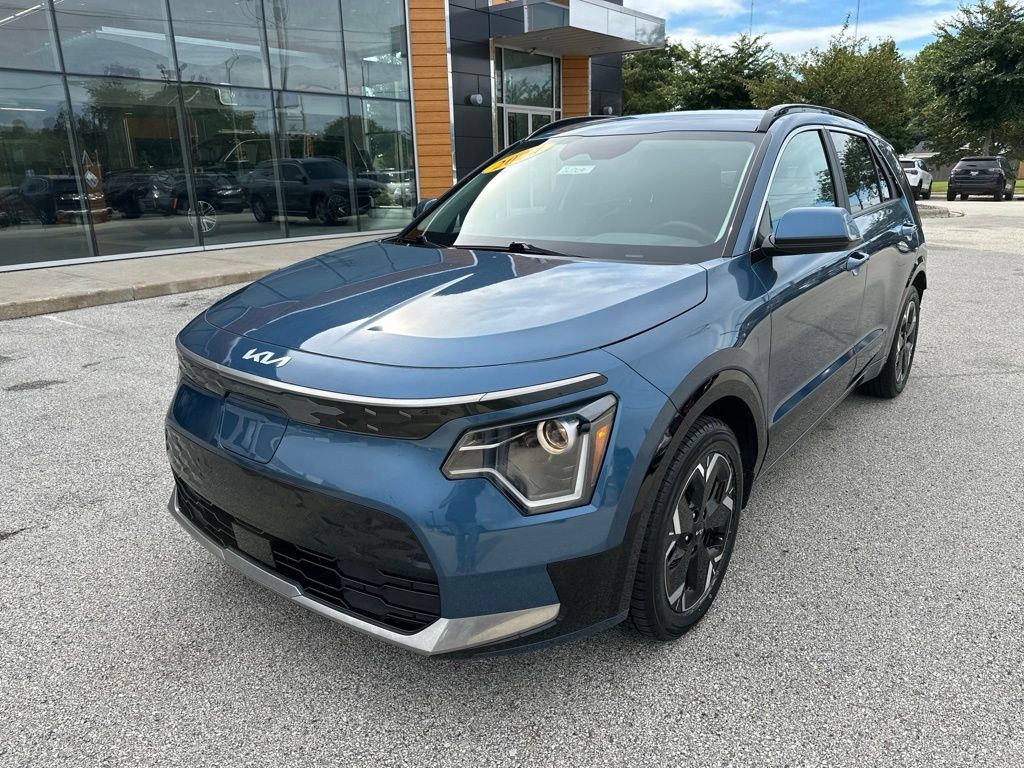 Used 2024 Kia Niro Wind w/ Wind Preserve Package FWD image 2
