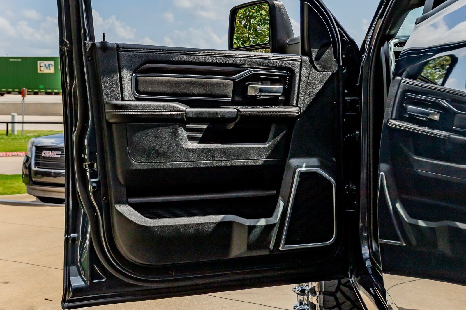 Used 2025 RAM 3500 Laramie AWD/4WD image 35