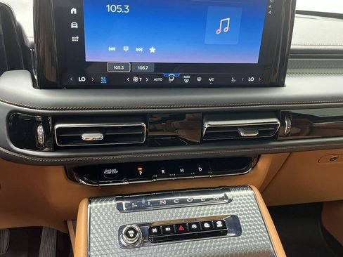 Used 2025 Lincoln Aviator Black Label w/ Jet Appearance Package AWD/4WD image 21