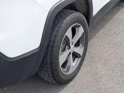Used 2020 Jeep Cherokee Limited AWD/4WD image 13