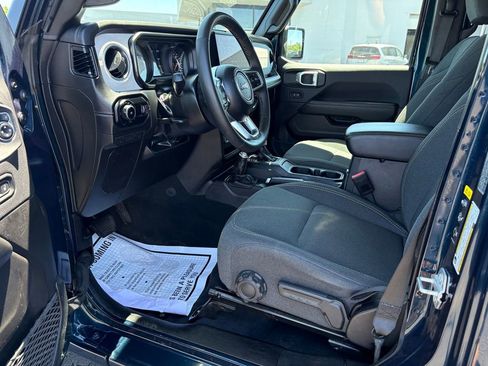 Used 2025 Jeep Wrangler Unlimited Sahara AWD/4WD image 14