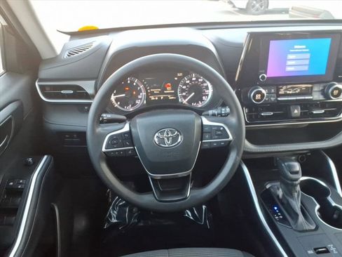 Certified 2023 Toyota Highlander L image 11