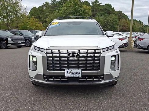 Used 2023 Hyundai Palisade Calligraphy image 3