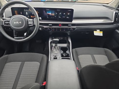 Certified 2025 Kia Sorento LX image 14