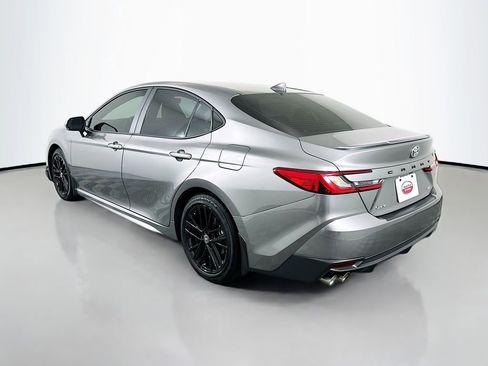 Used 2025 Toyota Camry SE image 7