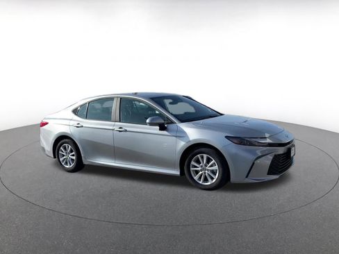 Used 2025 Toyota Camry LE image 2