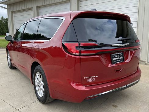 Used 2025 Chrysler Pacifica Select FWD image 5