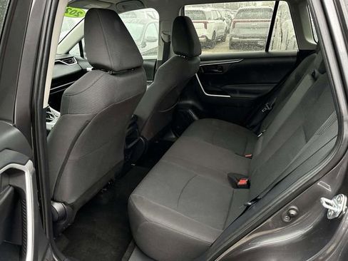 Used 2021 Toyota RAV4 LE AWD/4WD image 19