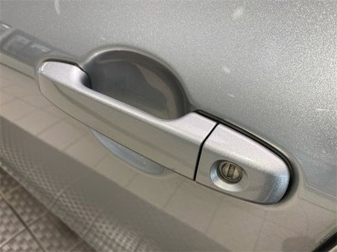 Used 2016 Toyota Camry SE image 7