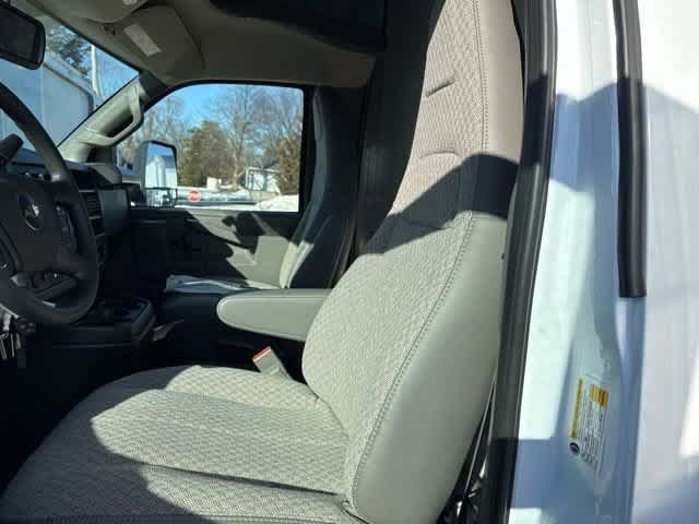 New 2025 Chevrolet Express 4500 w/ Power Convenience Package RWD image 38