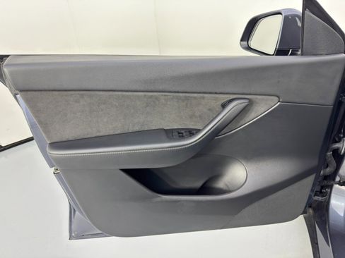 Used 2022 Tesla Model Y Performance image 40