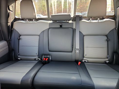 Used 2025 Chevrolet Silverado 2500 ZR2 w/ Technology Package image 34