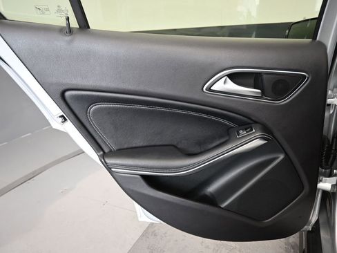 Used 2019 Mercedes-Benz GLA 250 4MATIC image 37