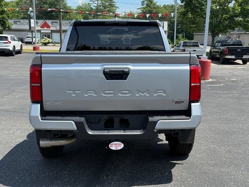 Certified 2024 Toyota Tacoma SR5 AWD/4WD image 4