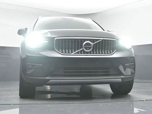 Used 2025 Volvo XC40 B5 Plus image 36