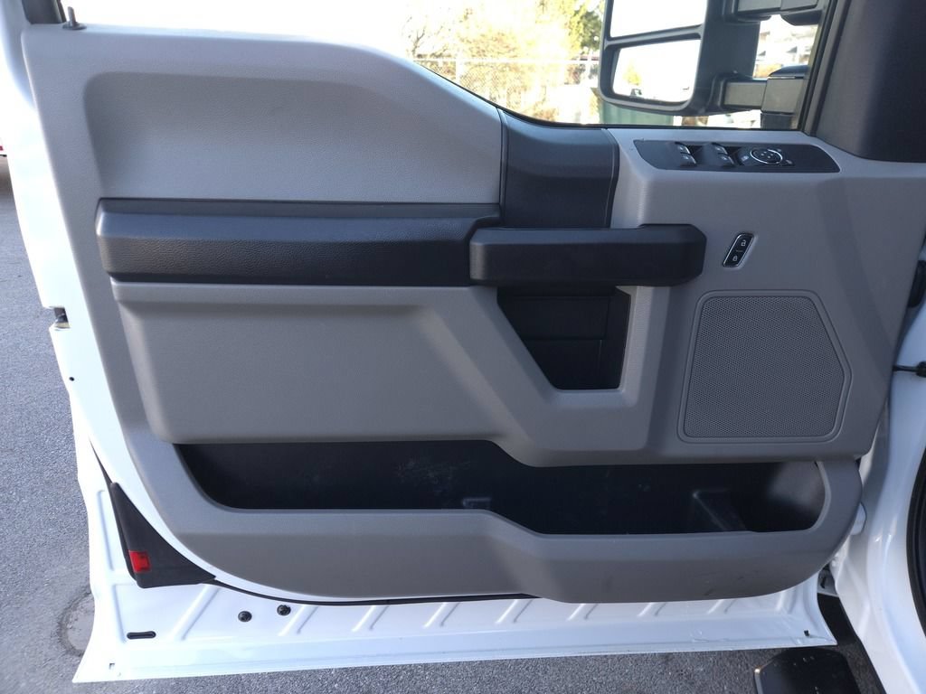 Used 2017 Ford F250 XL w/ Power Equipment Group AWD/4WD image 11