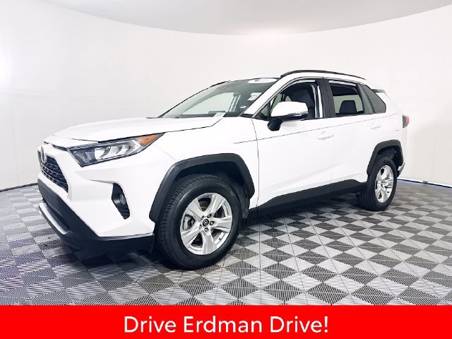 Used 2021 Toyota RAV4 XLE FWD image 3