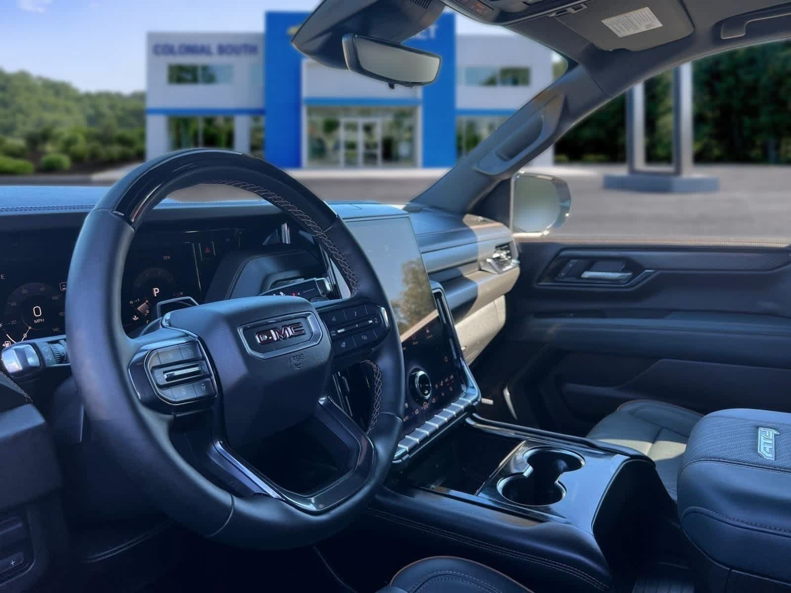 Used 2025 GMC Yukon XL AT4 w/ AT4 Premium Plus Package AWD/4WD image 14