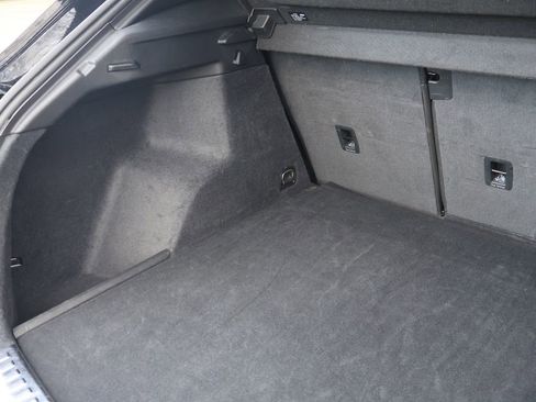 Used 2024 Audi Q3 2.0T Premium image 34