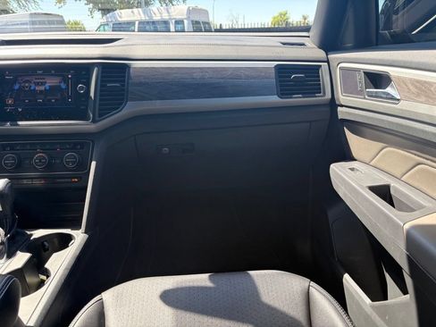 Used 2021 Volkswagen Atlas Cross Sport SE w/ V6 Towing Package FWD image 9