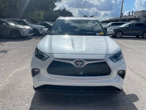 Used 2023 Toyota Highlander XLE FWD image 6