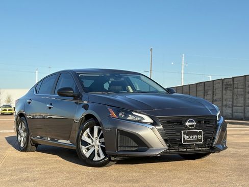 Certified 2025 Nissan Altima 2.5 S image 2