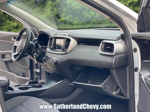Used 2020 Kia Sorento LX FWD image 18