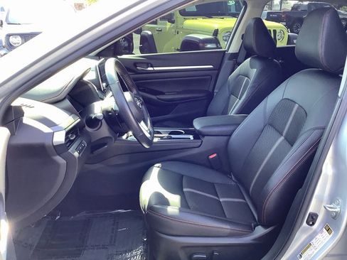 Used 2024 Nissan Altima 2.5 SR image 8