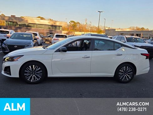 Used 2025 Nissan Altima 2.5 SV image 2