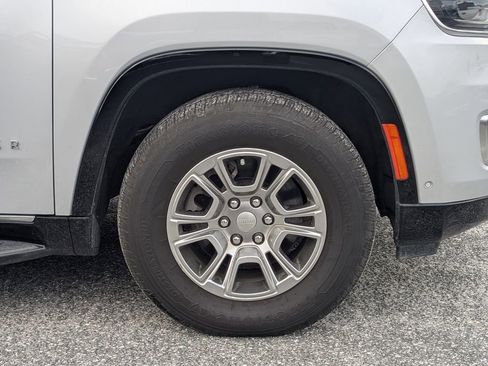 Used 2024 Jeep Wagoneer L 4WD image 11