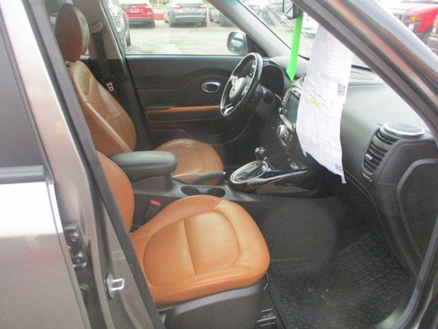 Used 2016 Kia Soul ! w/ Premium Package image 8