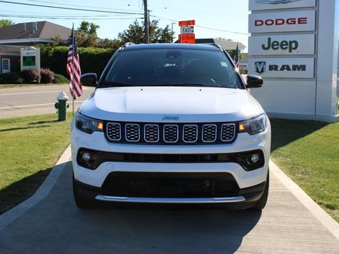 Used 2024 Jeep Compass Limited AWD/4WD image 6